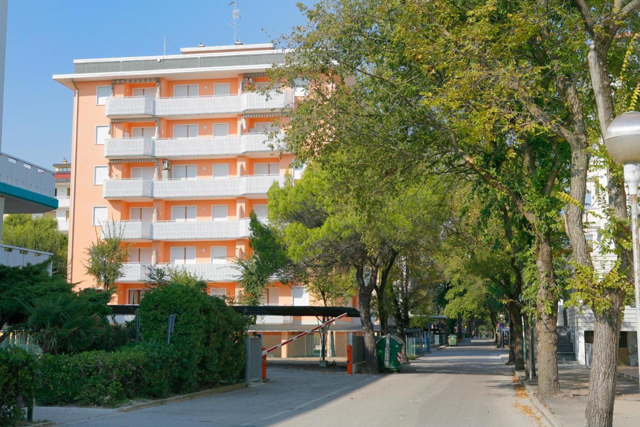 Condominio Malta Bibione Exteriör bild